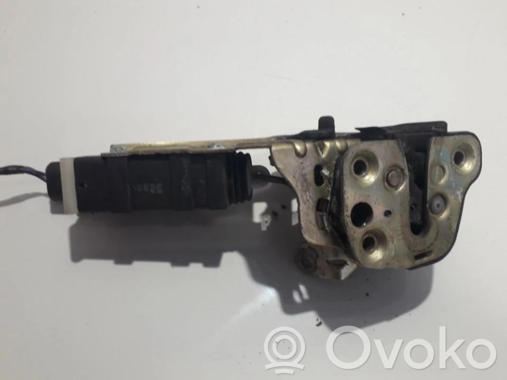Opel Omega A Takaoven lukko 