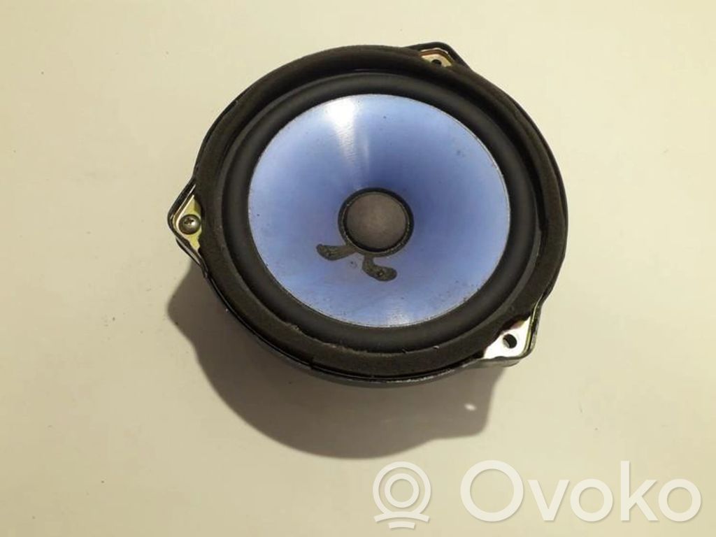 KIA Carens I Altavoz de la puerta delantera