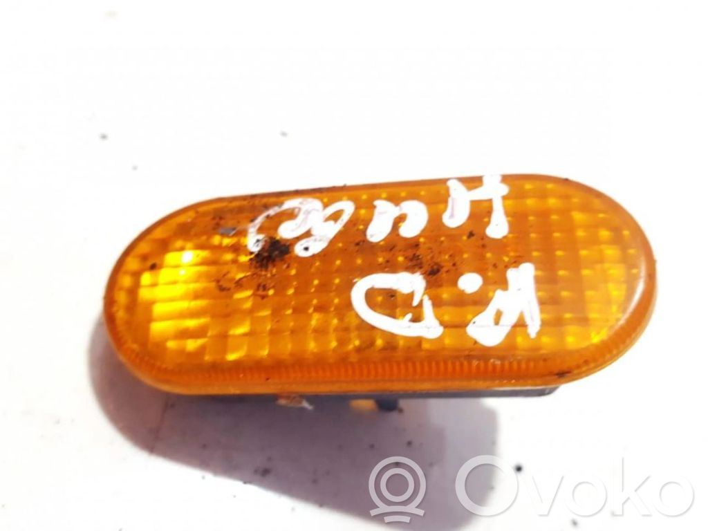 Volkswagen Golf IV Semnalizator bară față 