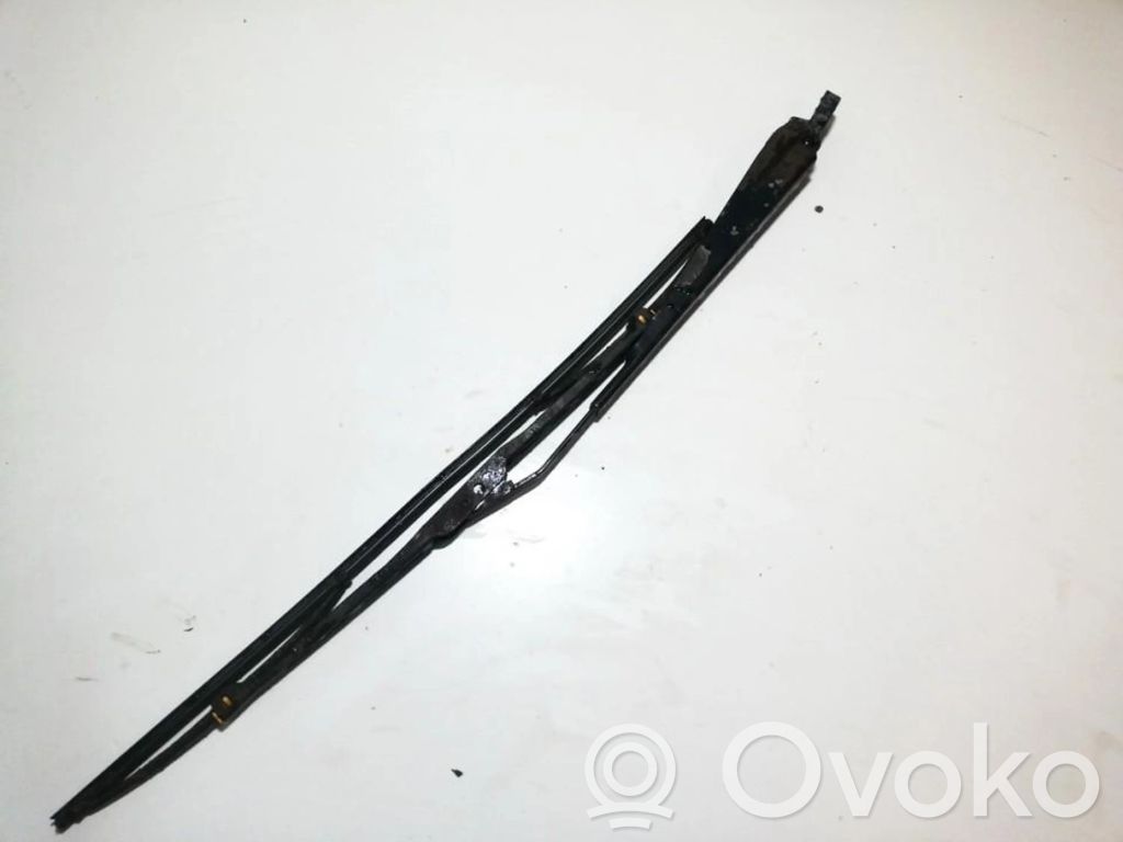 Volkswagen PASSAT B4 Etupyyhkimen sulan varsi 