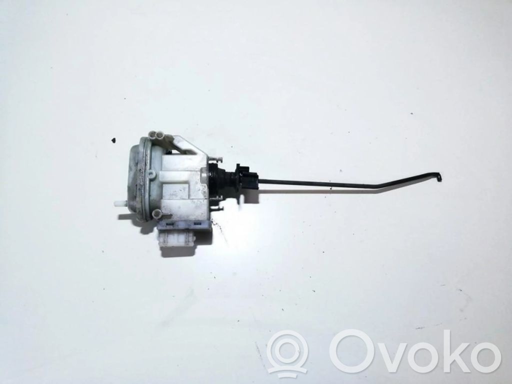 Volkswagen PASSAT B4 Pompă vacuum închidere centralizată 