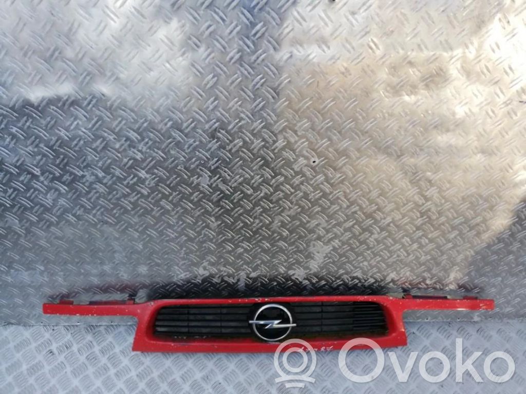 Opel Astra F Etusäleikkö 