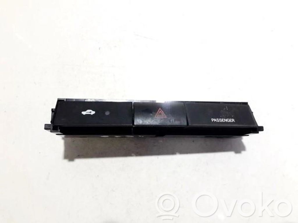 Botón interruptor de luz de peligro   153965,153965