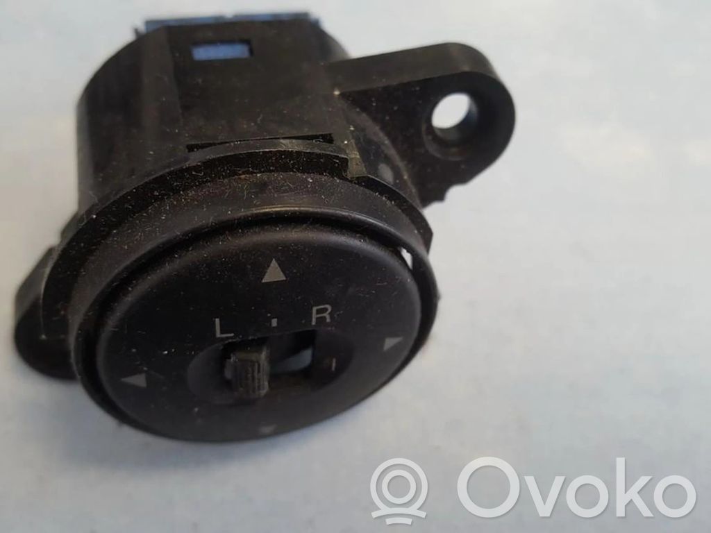 Wing mirror switch
