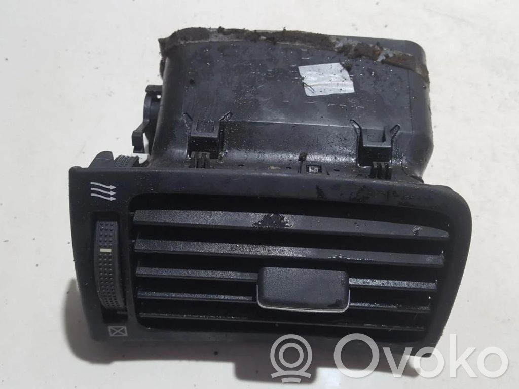 Toyota Avensis T250 Copertura griglia di ventilazione laterale cruscotto 