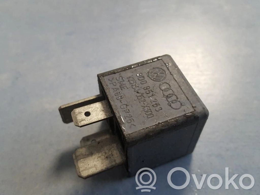 Otros relés   8D0951253,8D0951253