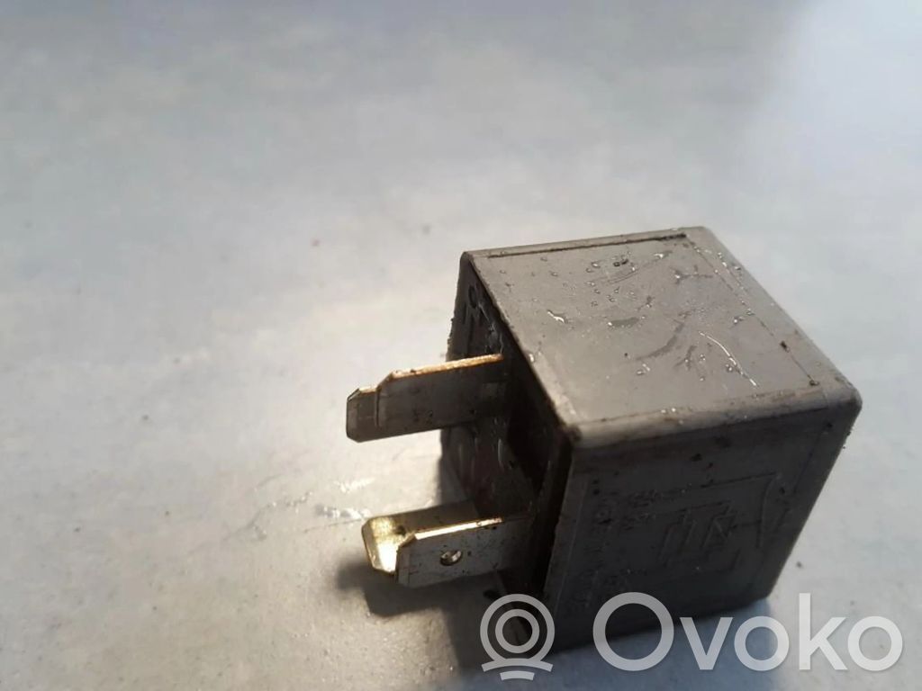 Otros relés   8D0951253A,8D0951253A