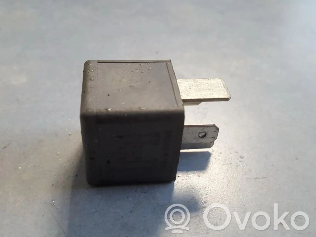 Otros relés   8D0951253,8D0951253