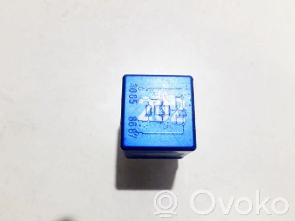 Inne przekaźniki   8A0951253,899587,899587,8A0951253