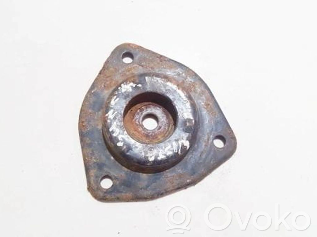 Nissan Sunny Supporto di montaggio della molla elicoidale 