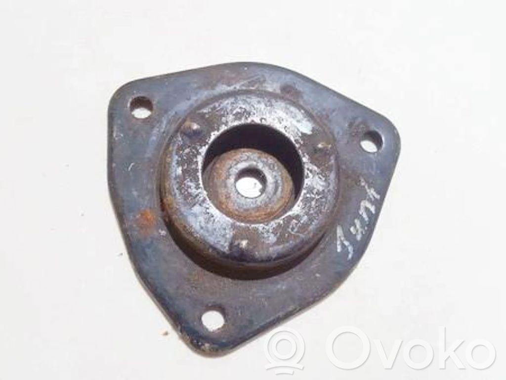 Nissan Sunny Supporto di montaggio della molla elicoidale 