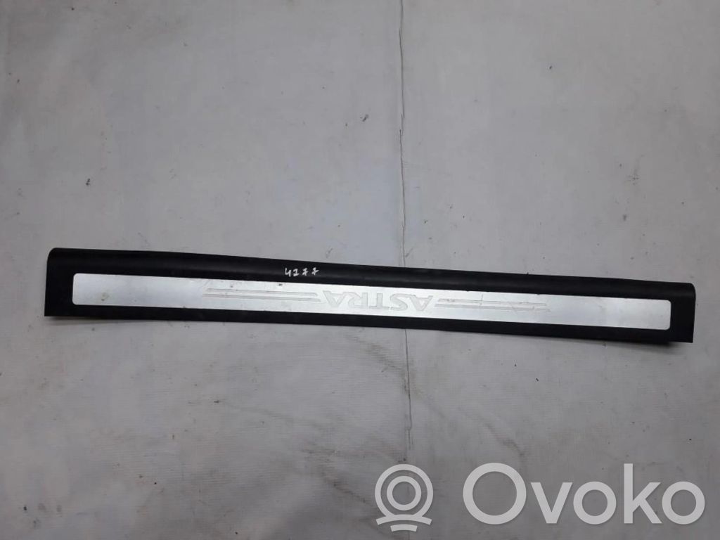 Opel Astra H Listwa progowa przednia