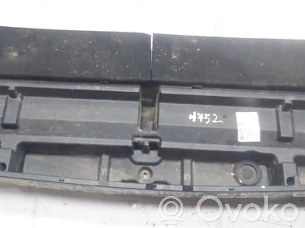 Toyota Corolla Verso AR10 Guantera 