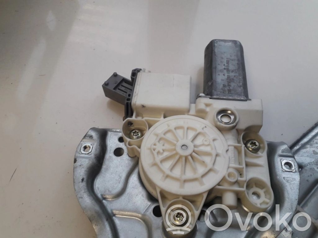 Toyota Avensis T250 Motorino alzacristalli della portiera posteriore 