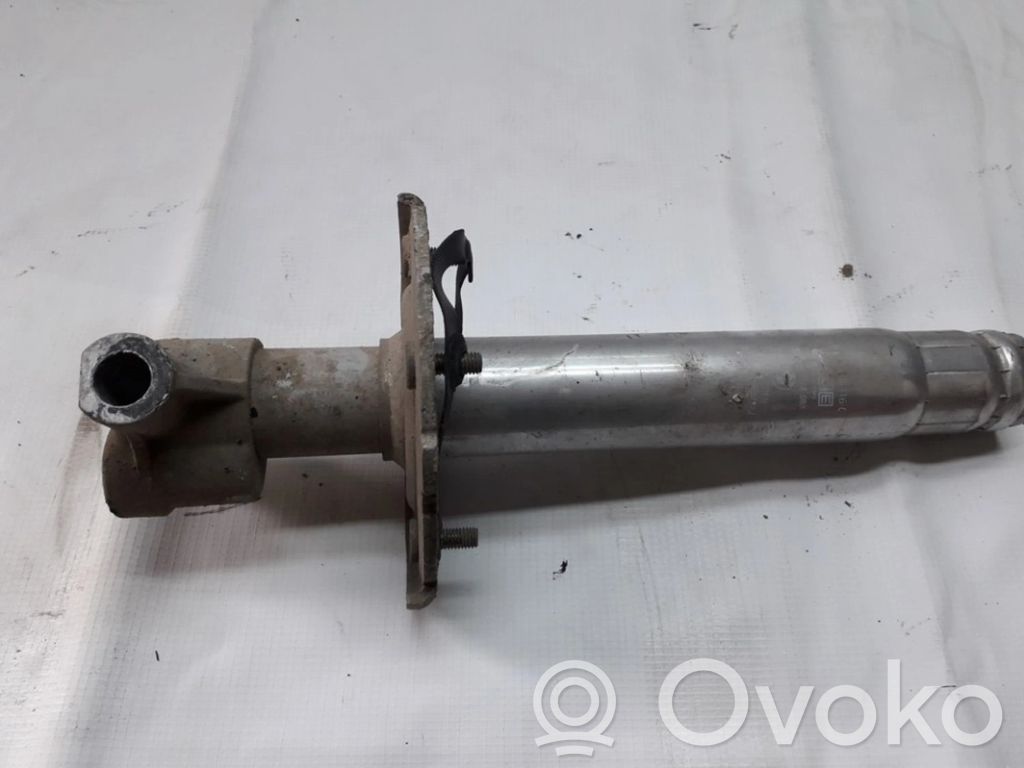 BMW 5 E39 Soporte de montaje del parachoques trasero 