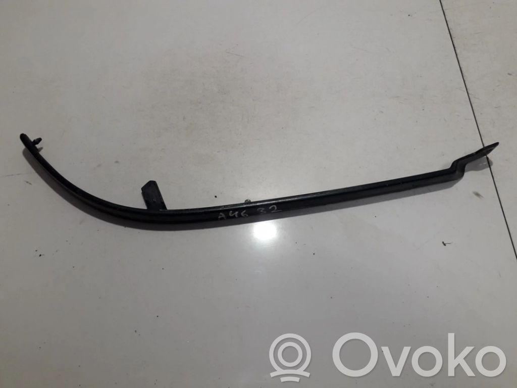 Audi 80 90 S2 B4 Rivestimento sotto il faro/fanale