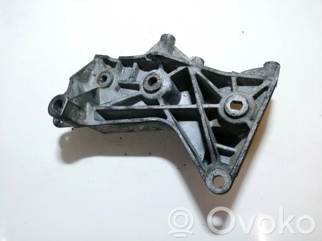 Renault Kangoo I Engine mounting bracket 
