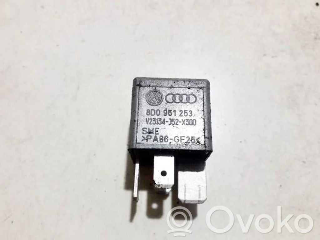Otros relés   8D0951253,V23134J52X300,8D0951253,V23134J52X300
