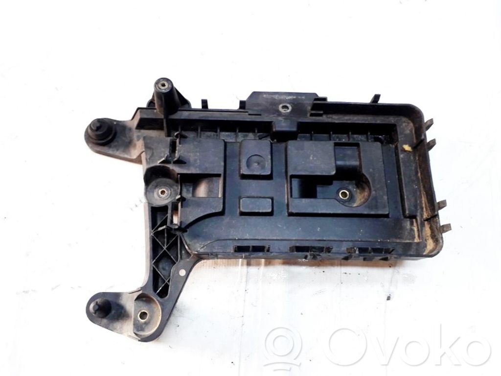 Volkswagen Touran I Vassoio scatola della batteria