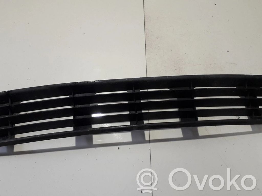 Grilă inferioară bară față   8D0807683,8D0807683