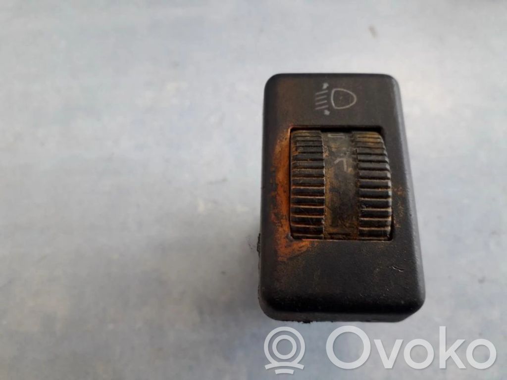 Volkswagen PASSAT B3 Interruttore di regolazione livello altezza dei fari 