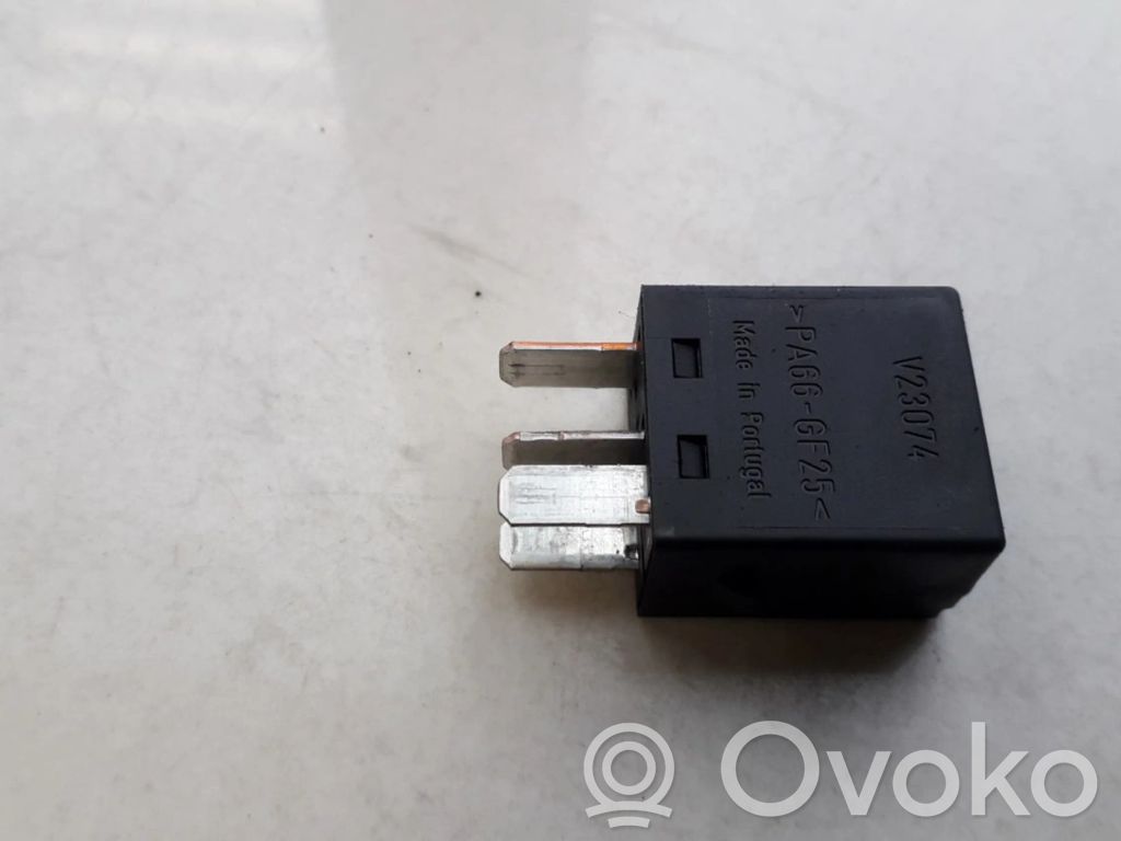 Otros relés   MB9533821,MB9533821