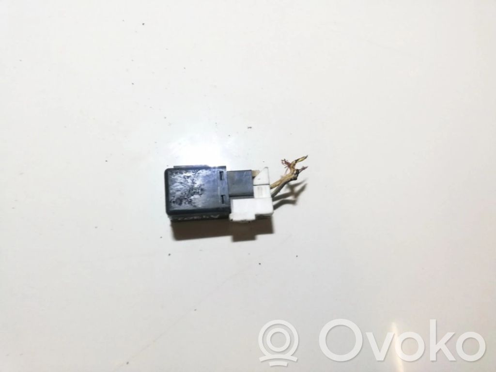 Nissan Almera Tino Alte relee 