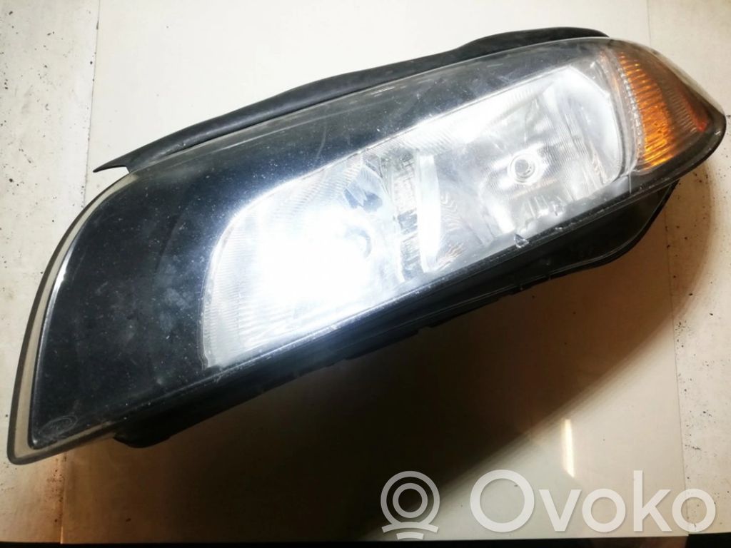 Volvo S80 Lampa przednia 