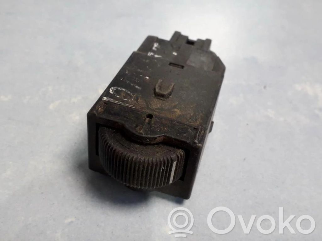 Bouton commande réglage hauteur de phares   MR114337,LK04001000,LK04001000,MR114337