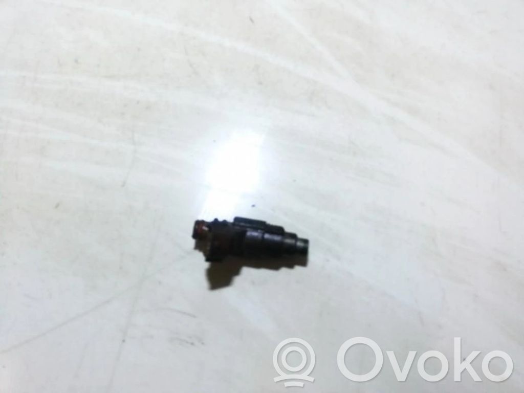 Mazda 626 Fuel injector 