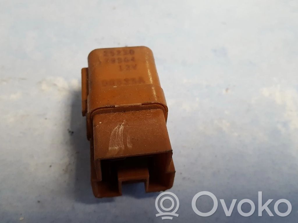 Nissan Primera Altri relè