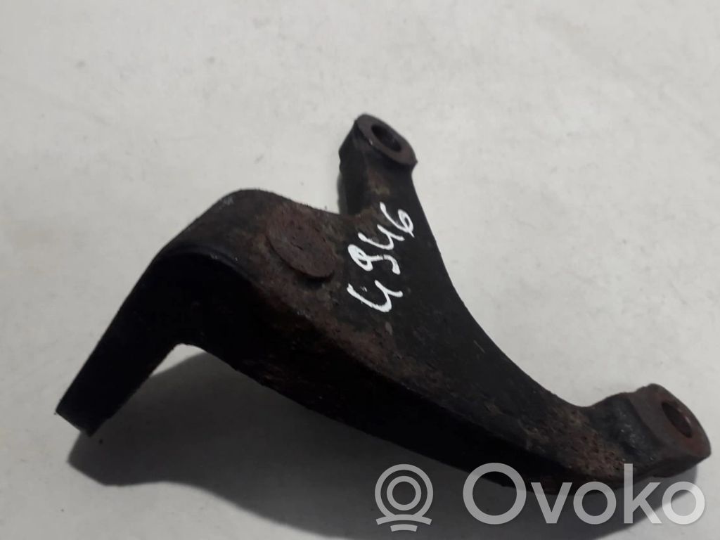 Engine mounting bracket