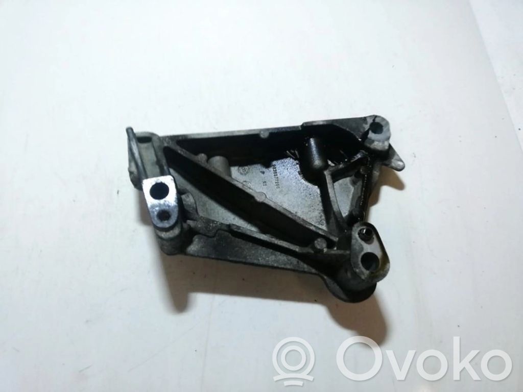 Citroen C3 Engine mounting bracket 