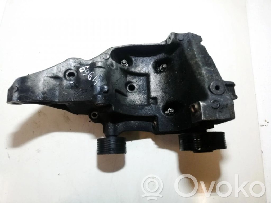 BMW 3 E90 E91 Engine mounting bracket 