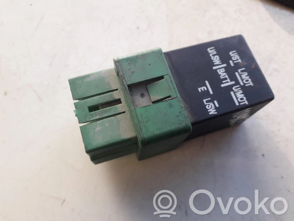 Mitsubishi Carisma Alte relee 