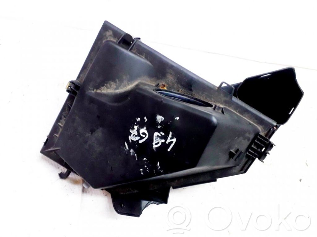 BMW 1 E81 E87 Air filter box 