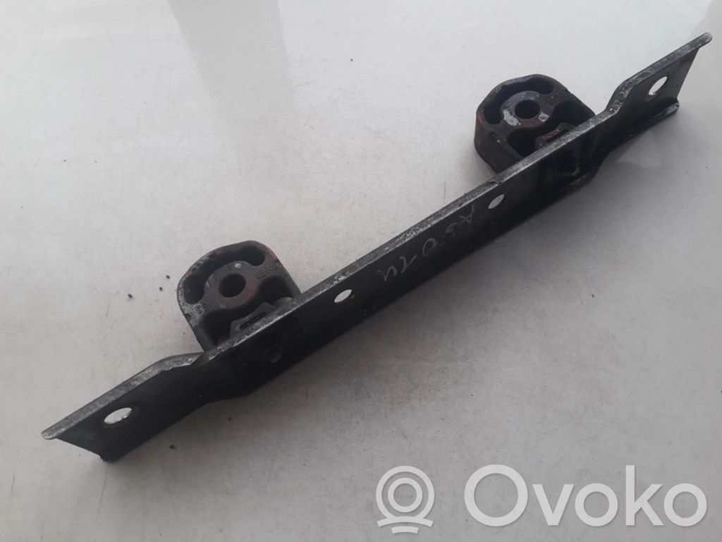 Engine mount bracket
