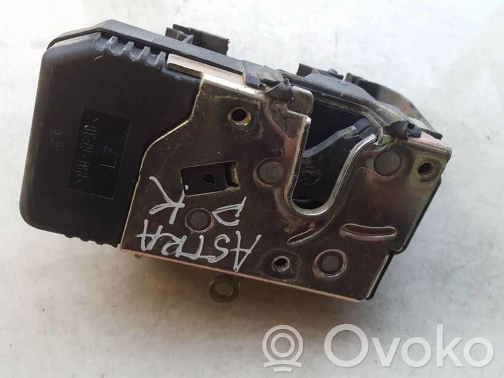 Opel Astra F Zamek drzwi przednich 