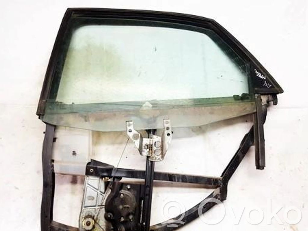 Audi A4 S4 B5 8D Culisă/cadru geam ușă spate 