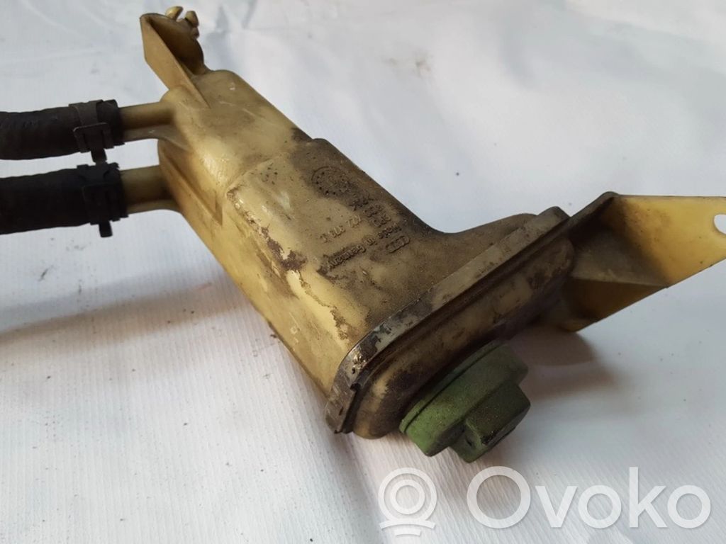 Ohjaustehostimen nestesäiliö   8D0422373C,8D0422373C