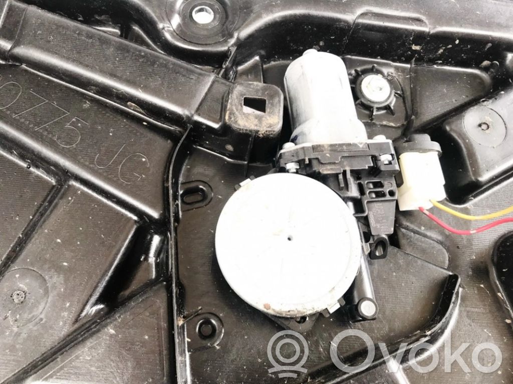 Nissan X-Trail T31 Motorino alzacristalli della portiera anteriore 