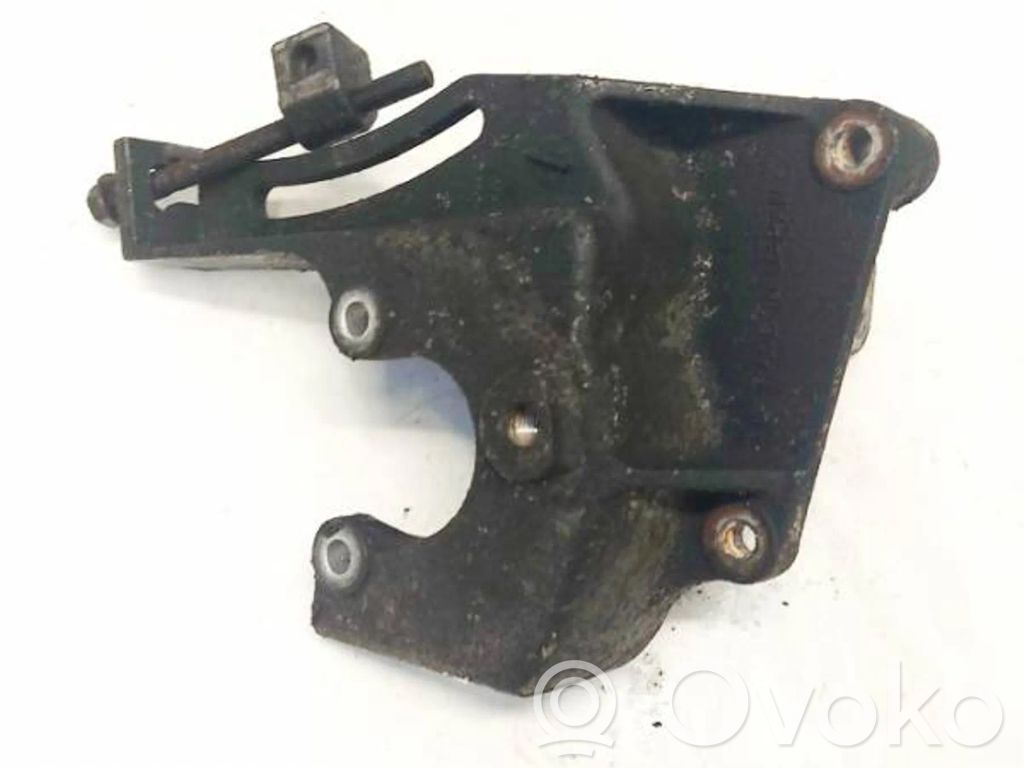 Engine mounting bracket
