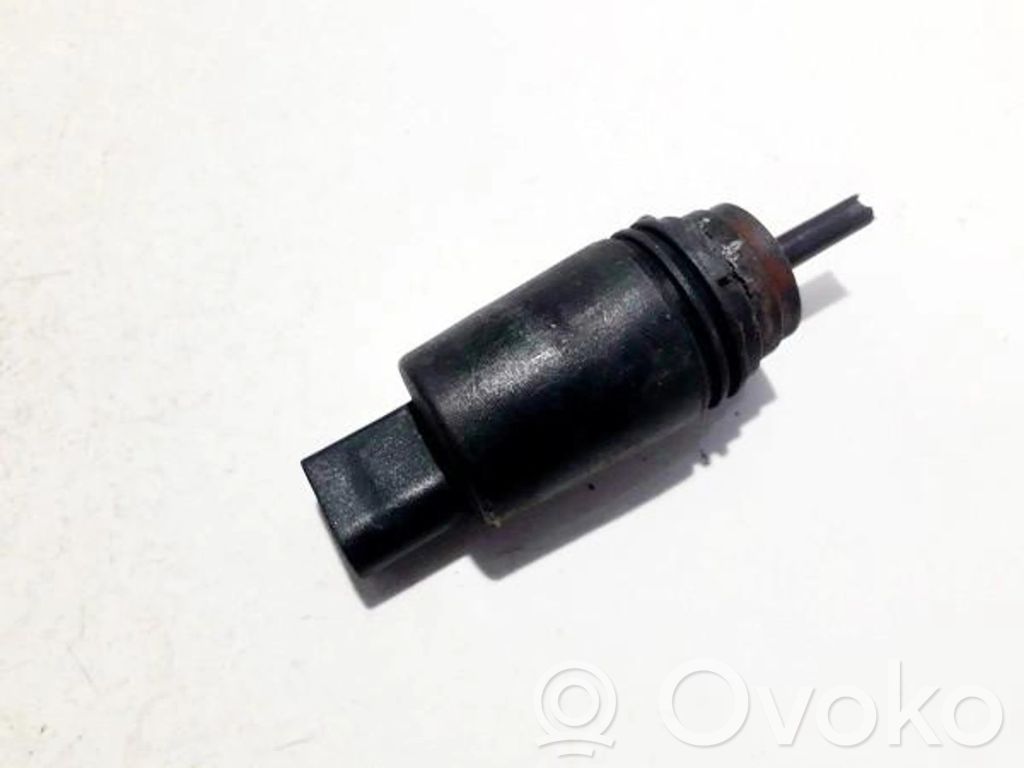 BMW 5 E39 Pompa spryskiwacza szyby przedniej / czołowej 