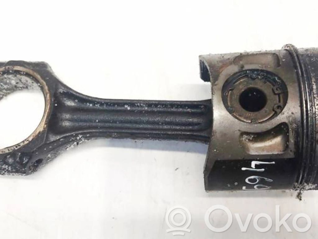 Volkswagen Golf III Piston cu bielă 