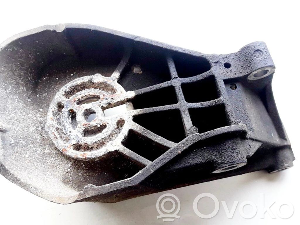 Volvo S80 Engine mounting bracket 
