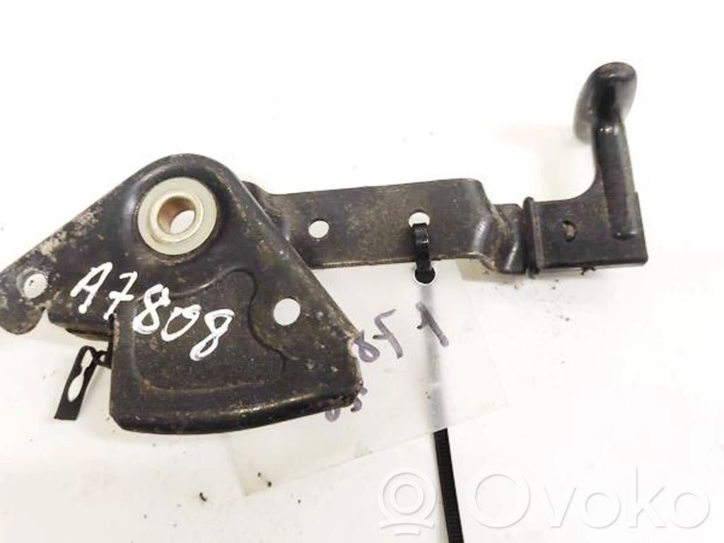 Engine bonnet (hood) release handle