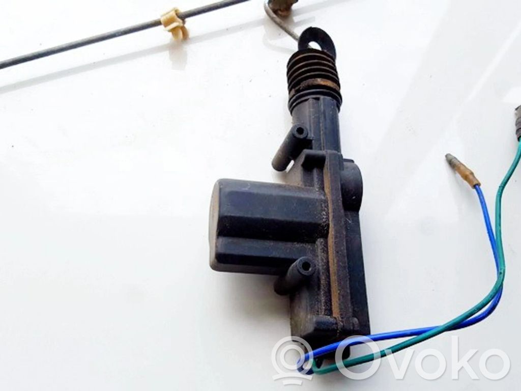 Volkswagen PASSAT B3 Motor de bloqueo de puertas 