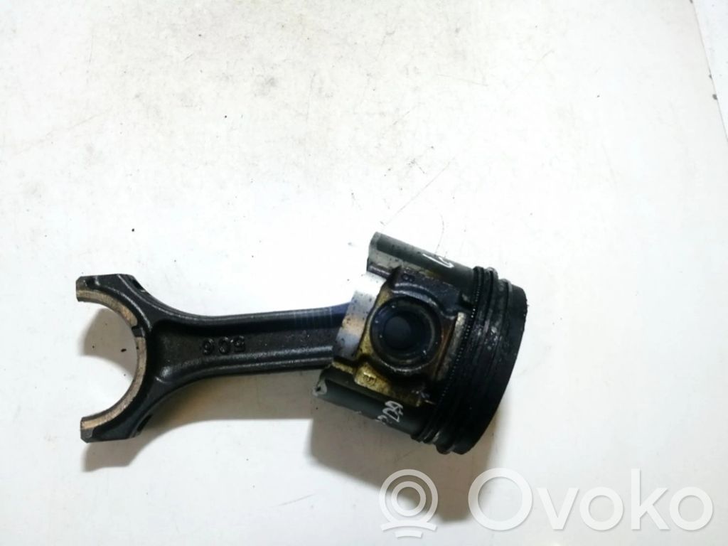 Mazda 6 Tłok z korbowodem 