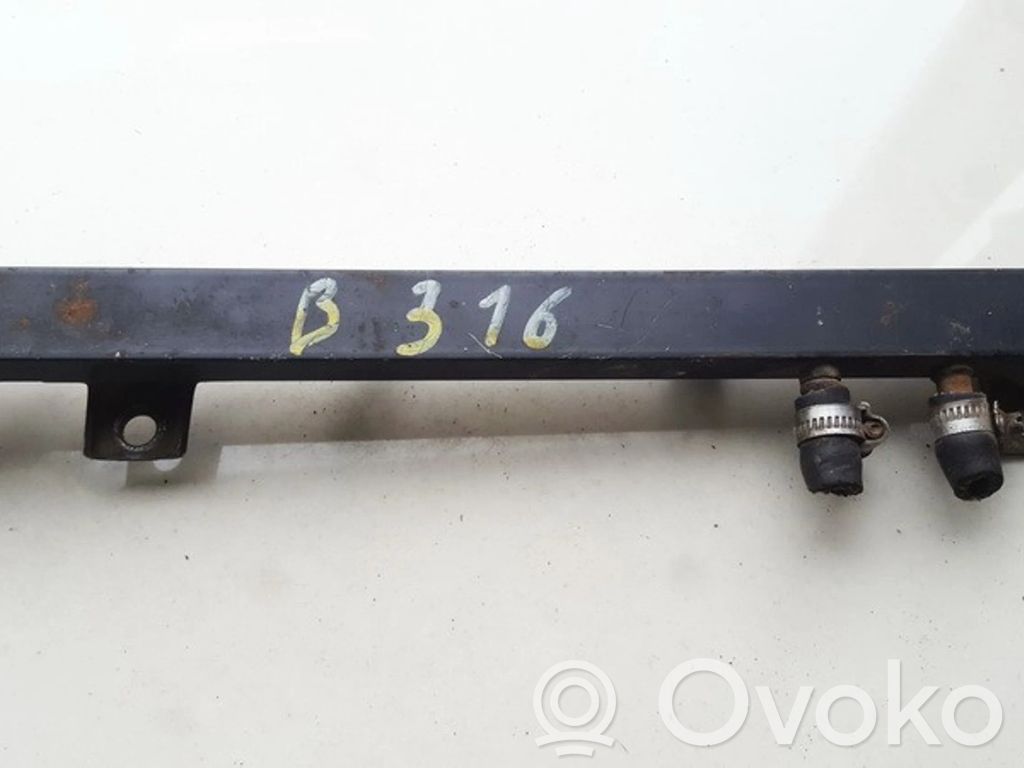 BMW 3 E36 Rampă alimentare injectoare 