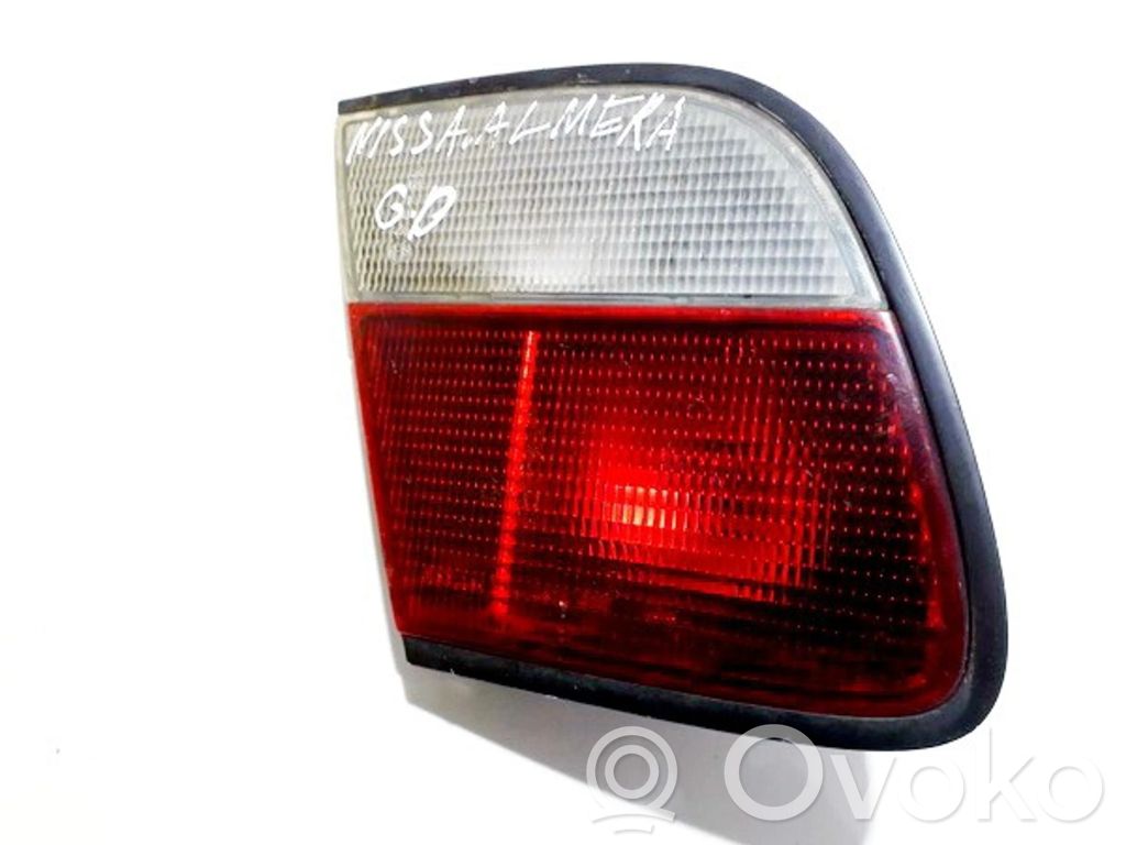 Nissan Almera Luci posteriori del portellone del bagagliaio 